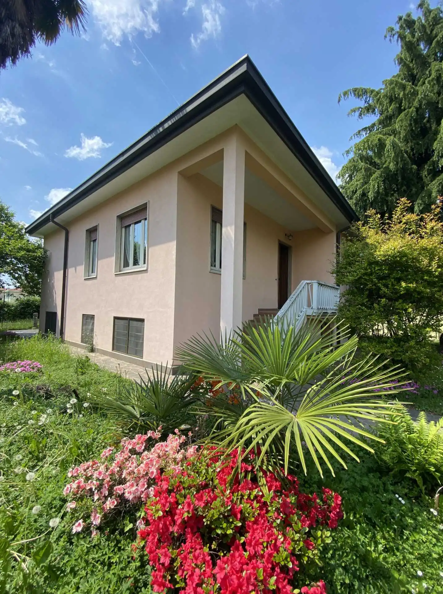 Villa singola in vendita a Bernareggio con terreno edificabile (6)