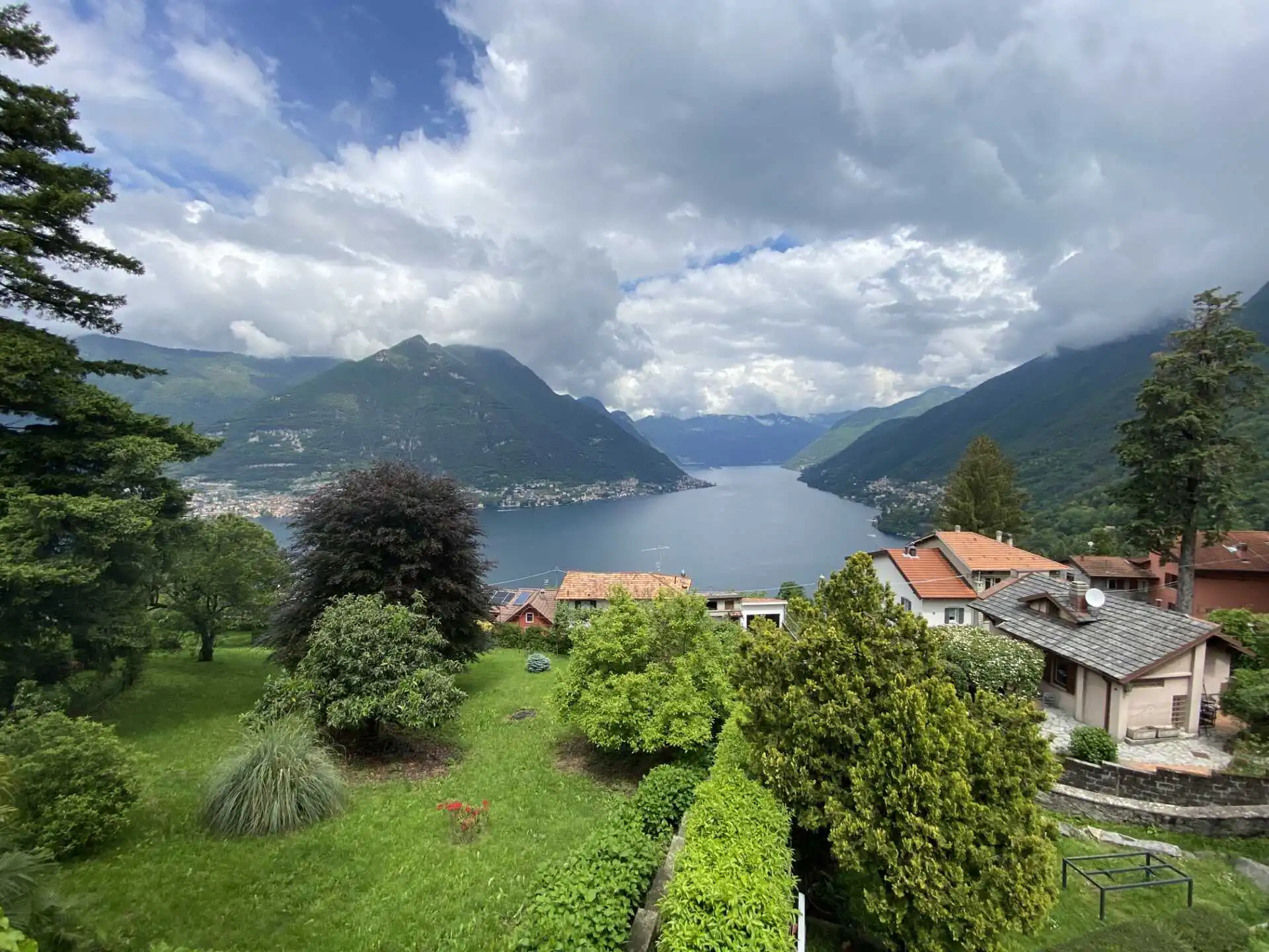 Villa d'epoca di lusso sul lago di Como in vendita (1)