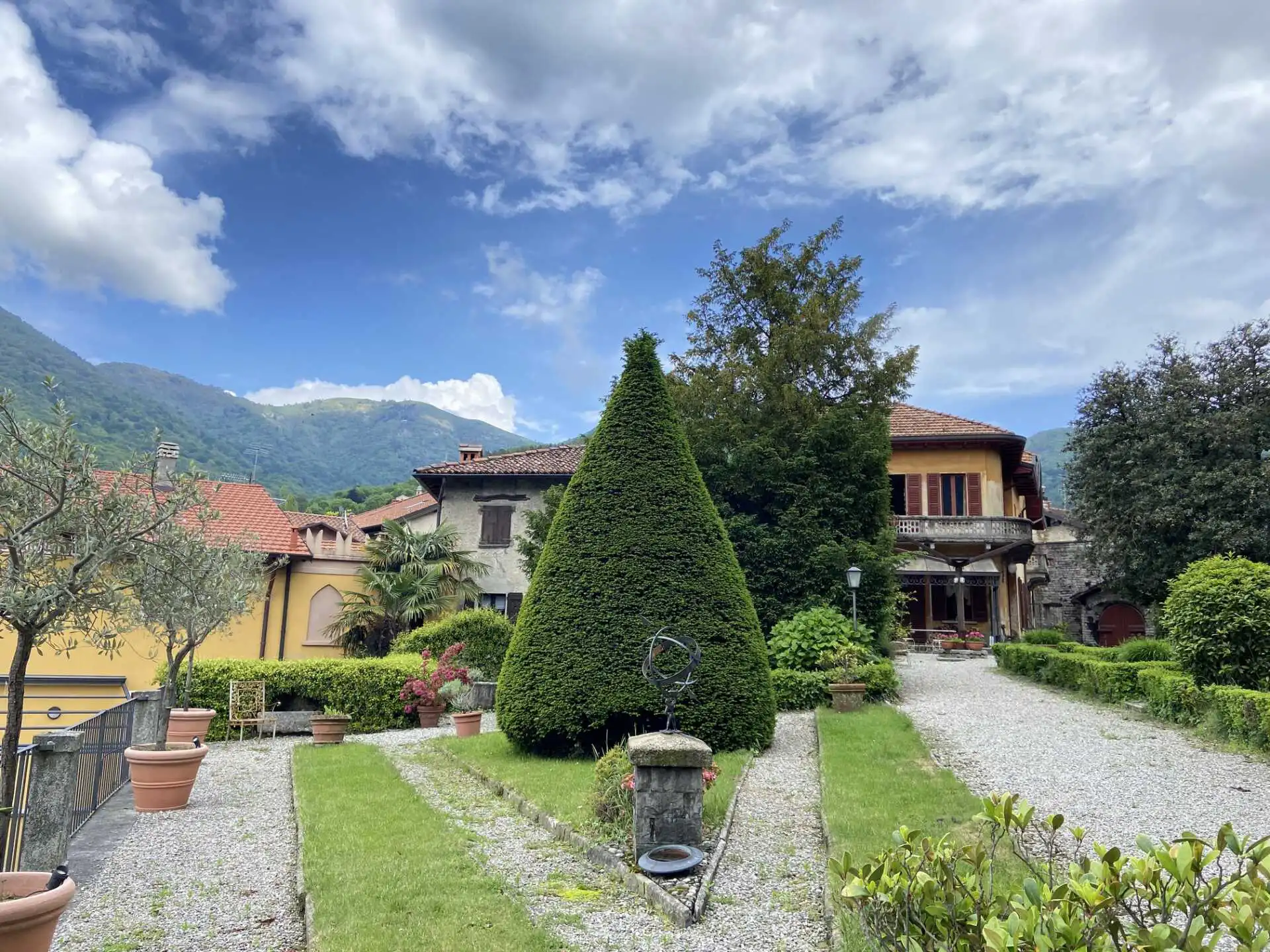 Villa d'epoca di lusso sul lago di Como in vendita (26)
