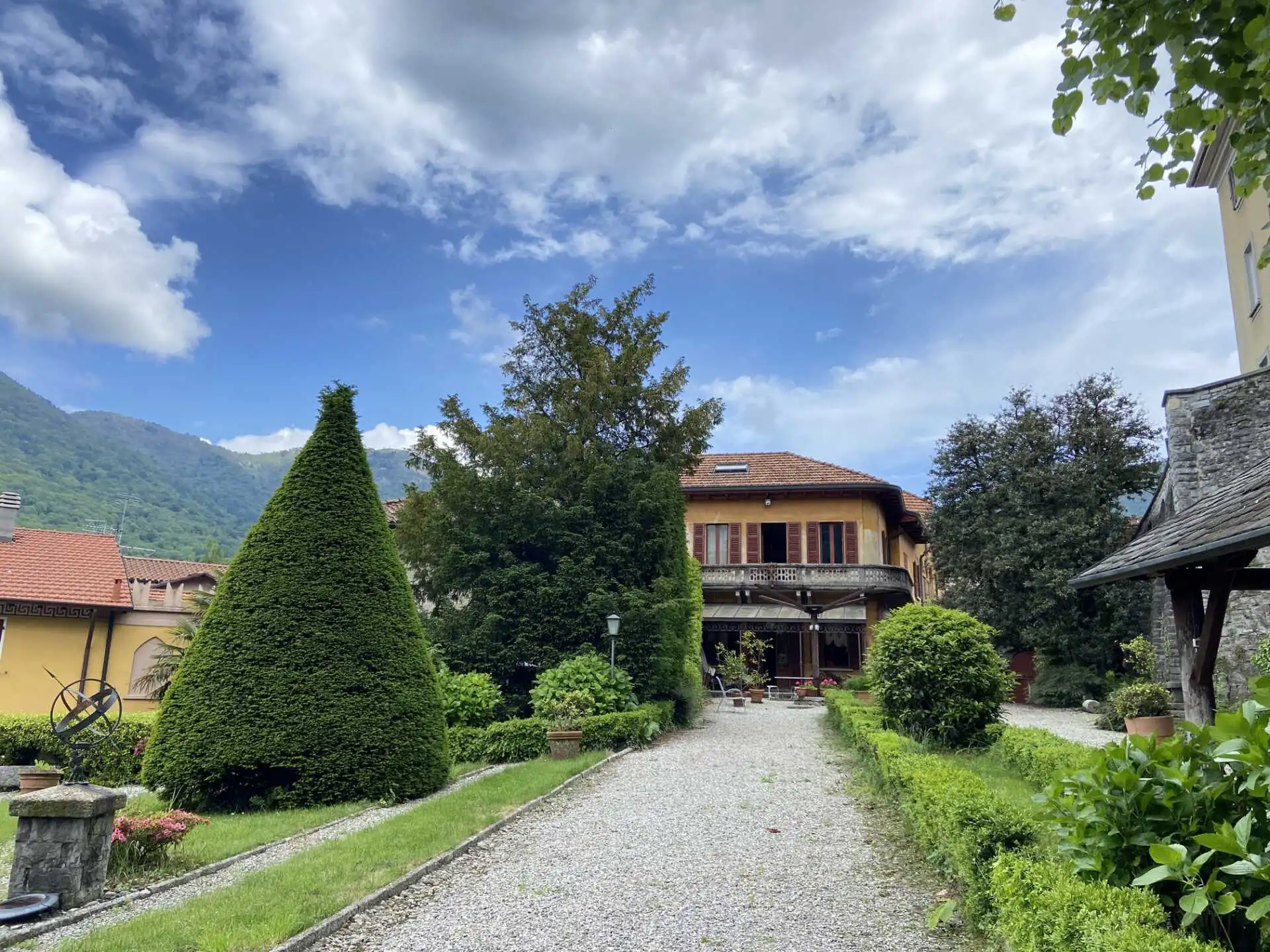 Villa d'epoca di lusso sul lago di Como in vendita (27)