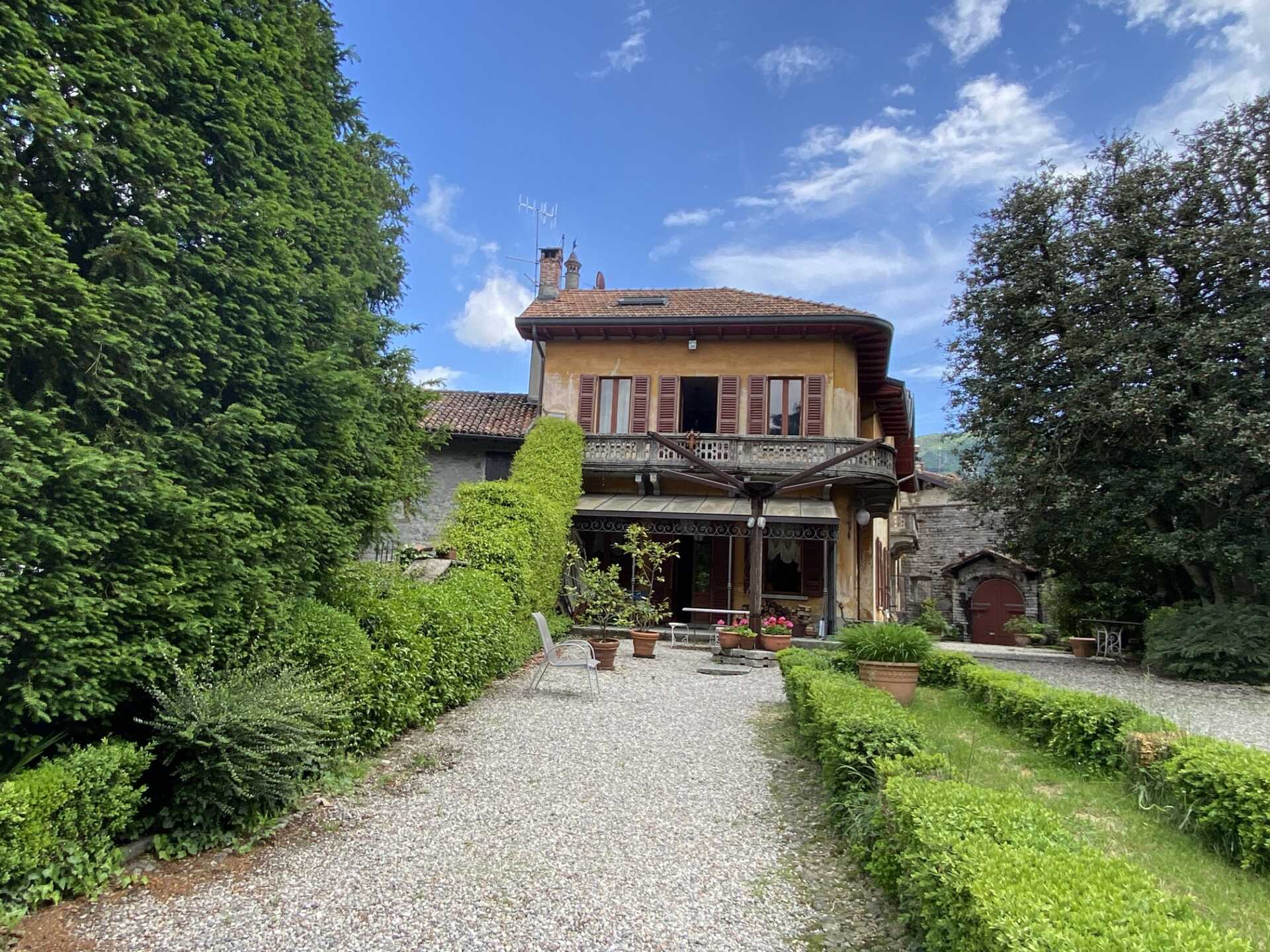 Villa d'epoca di lusso sul lago di Como in vendita (31)