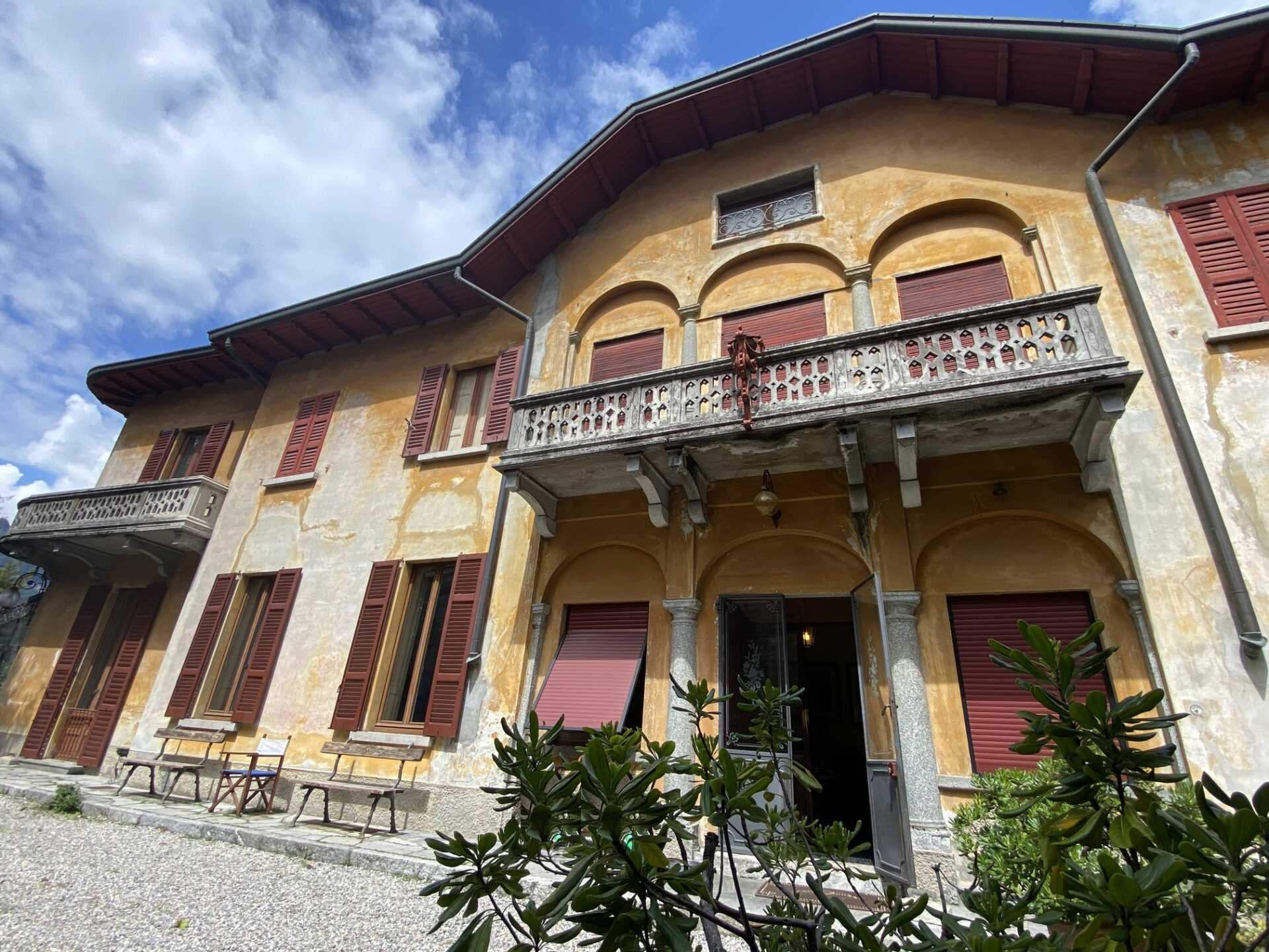 Villa d'epoca di lusso sul lago di Como in vendita (45)