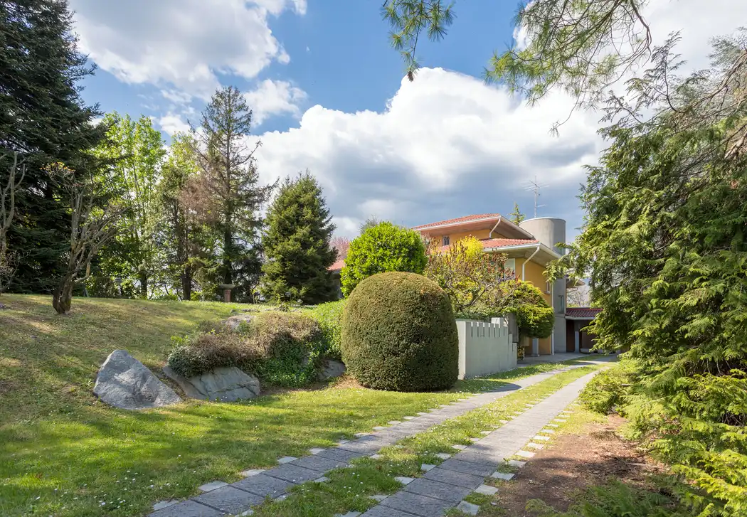 villa-con-piscina-in-vendita-a-monguzzo-como-agenzia-immobiliare-casa&style-immobiliare-milano-brianza (10)