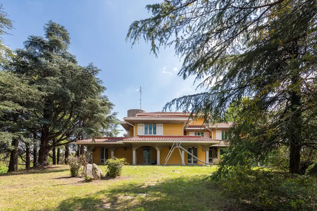 villa-con-piscina-in-vendita-a-monguzzo-como-agenzia-immobiliare-casa&style-immobiliare-milano-brianza (11)