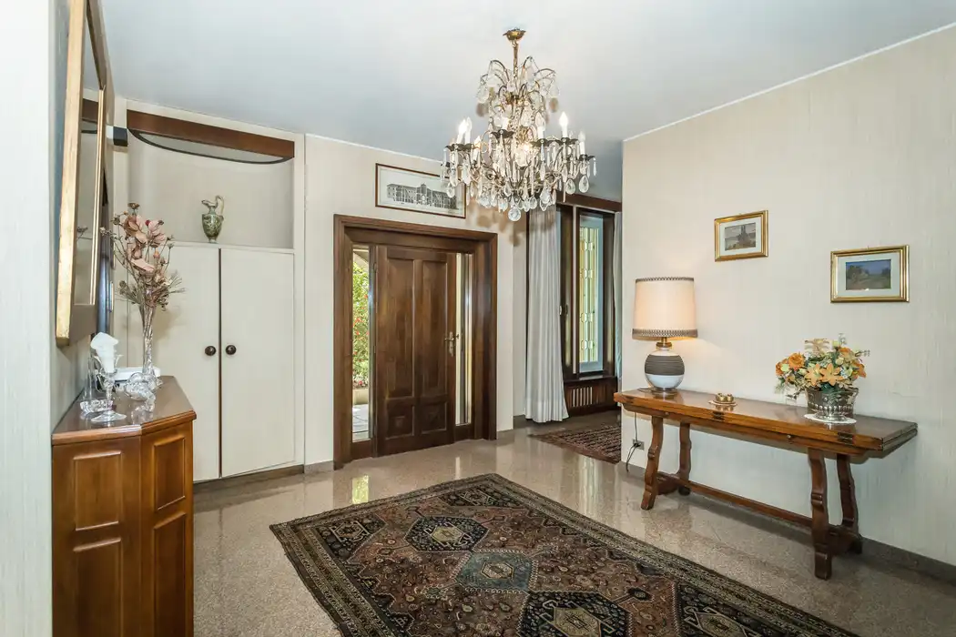villa-con-piscina-in-vendita-a-monguzzo-como-agenzia-immobiliare-casa&style-immobiliare-milano-brianza (14)