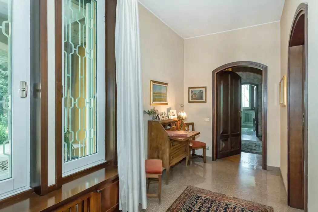 villa-con-piscina-in-vendita-a-monguzzo-como-agenzia-immobiliare-casa&style-immobiliare-milano-brianza (17)