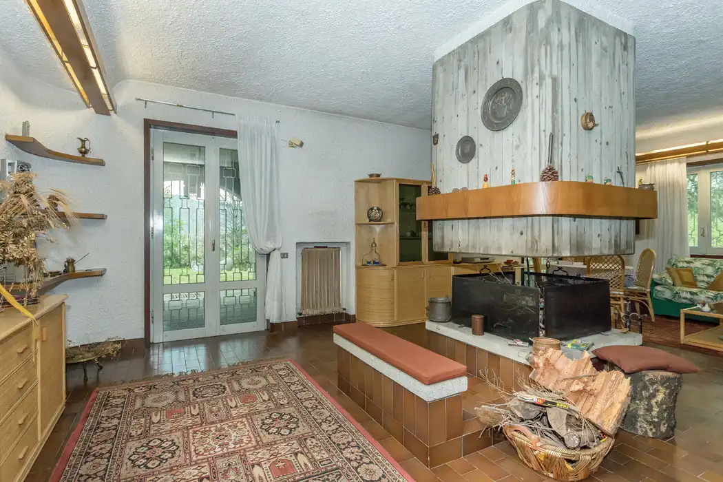 villa-con-piscina-in-vendita-a-monguzzo-como-agenzia-immobiliare-casa&style-immobiliare-milano-brianza (22)