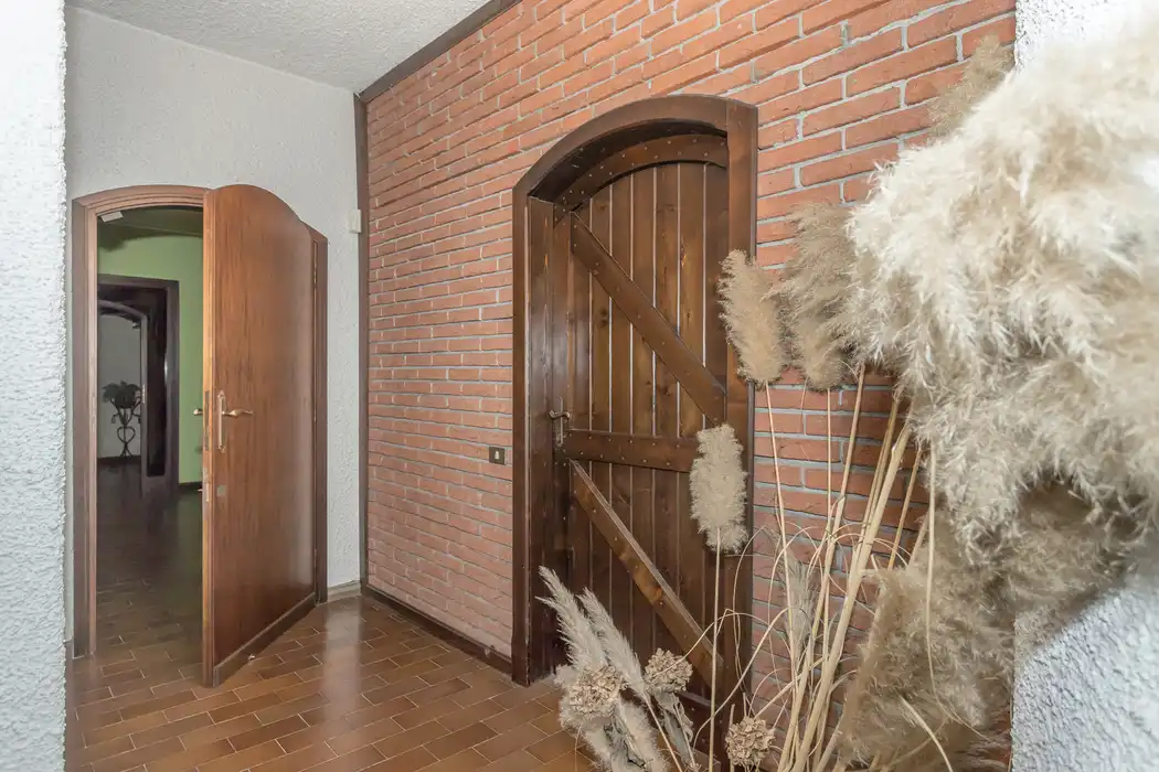 villa-con-piscina-in-vendita-a-monguzzo-como-agenzia-immobiliare-casa&style-immobiliare-milano-brianza (23)
