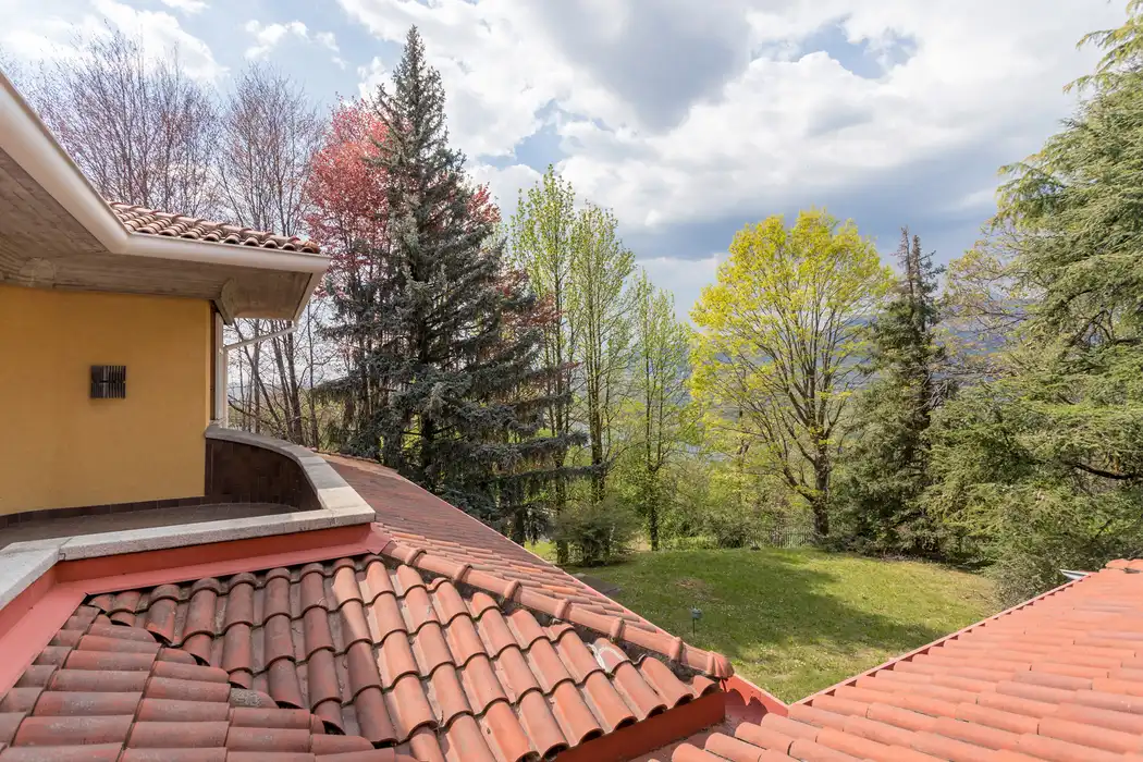 villa-con-piscina-in-vendita-a-monguzzo-como-agenzia-immobiliare-casa&style-immobiliare-milano-brianza (28)
