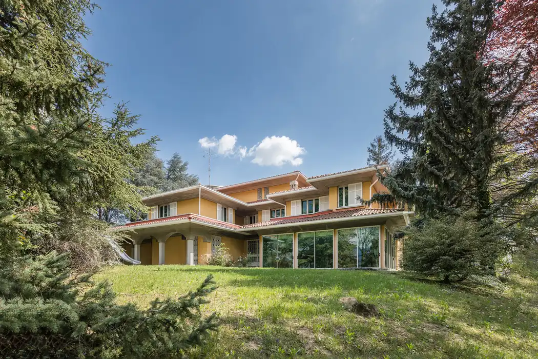 villa-con-piscina-in-vendita-a-monguzzo-como-agenzia-immobiliare-casa&style-immobiliare-milano-brianza (5)