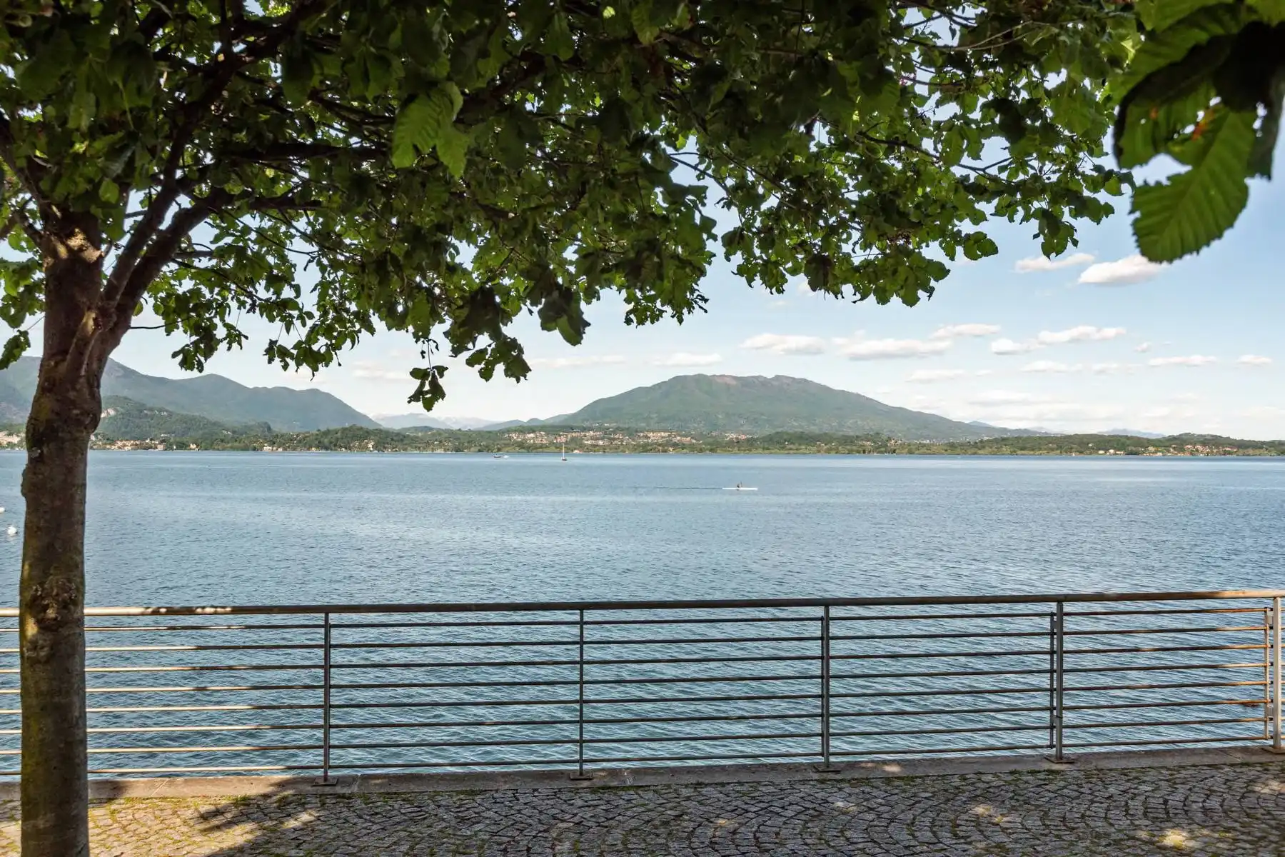Appartamento in vendita 3 locali ultimo piano mansardato vista lago Maggiore casaestyle (1)