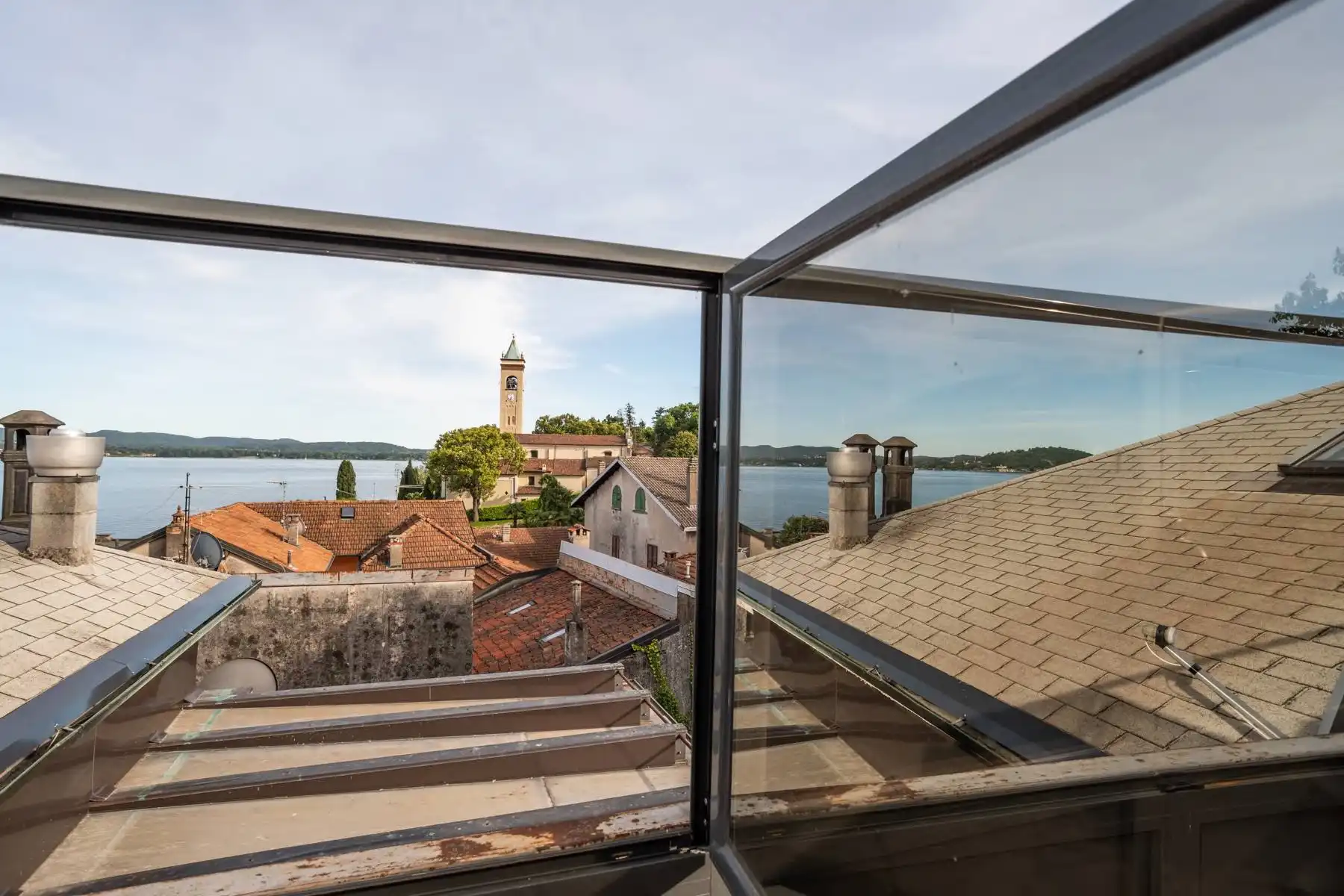 Appartamento in vendita 3 locali ultimo piano mansardato vista lago Maggiore casaestyle (12)