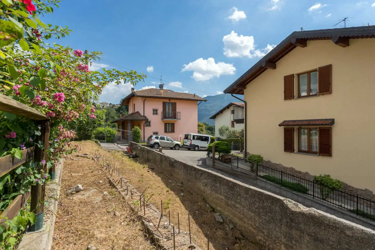 prestigiosa-villa-singola-panoramica-in-vendita-a-santomobono-terme-localita-selino-alta-immobiliare-milano-brianza-casa&style (1)