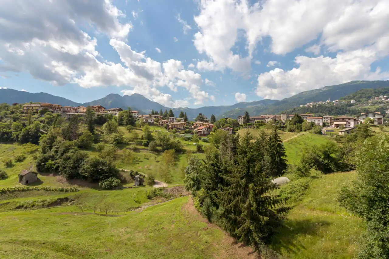 prestigiosa-villa-singola-panoramica-in-vendita-a-santomobono-terme-localita-selino-alta-immobiliare-milano-brianza-casa&style ( (27)