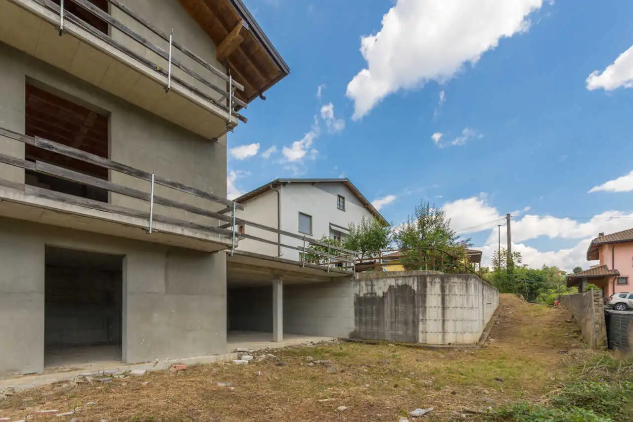 prestigiosa-villa-singola-panoramica-in-vendita-a-santomobono-terme-localita-selino-alta-immobiliare-milano-brianza-casa&style ( (7)