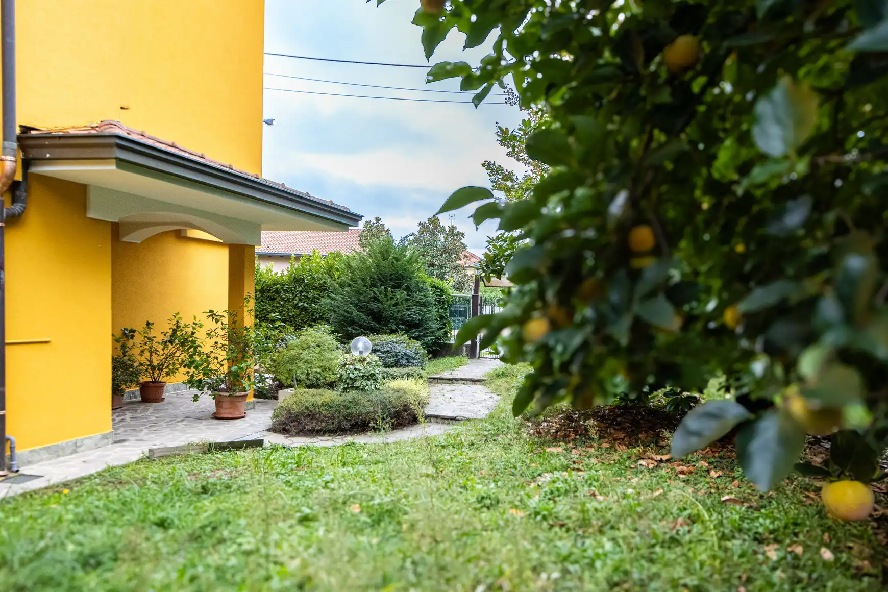 Ampio Trilocale Ristrutturato con Giardino Privato a Missaglia (53)