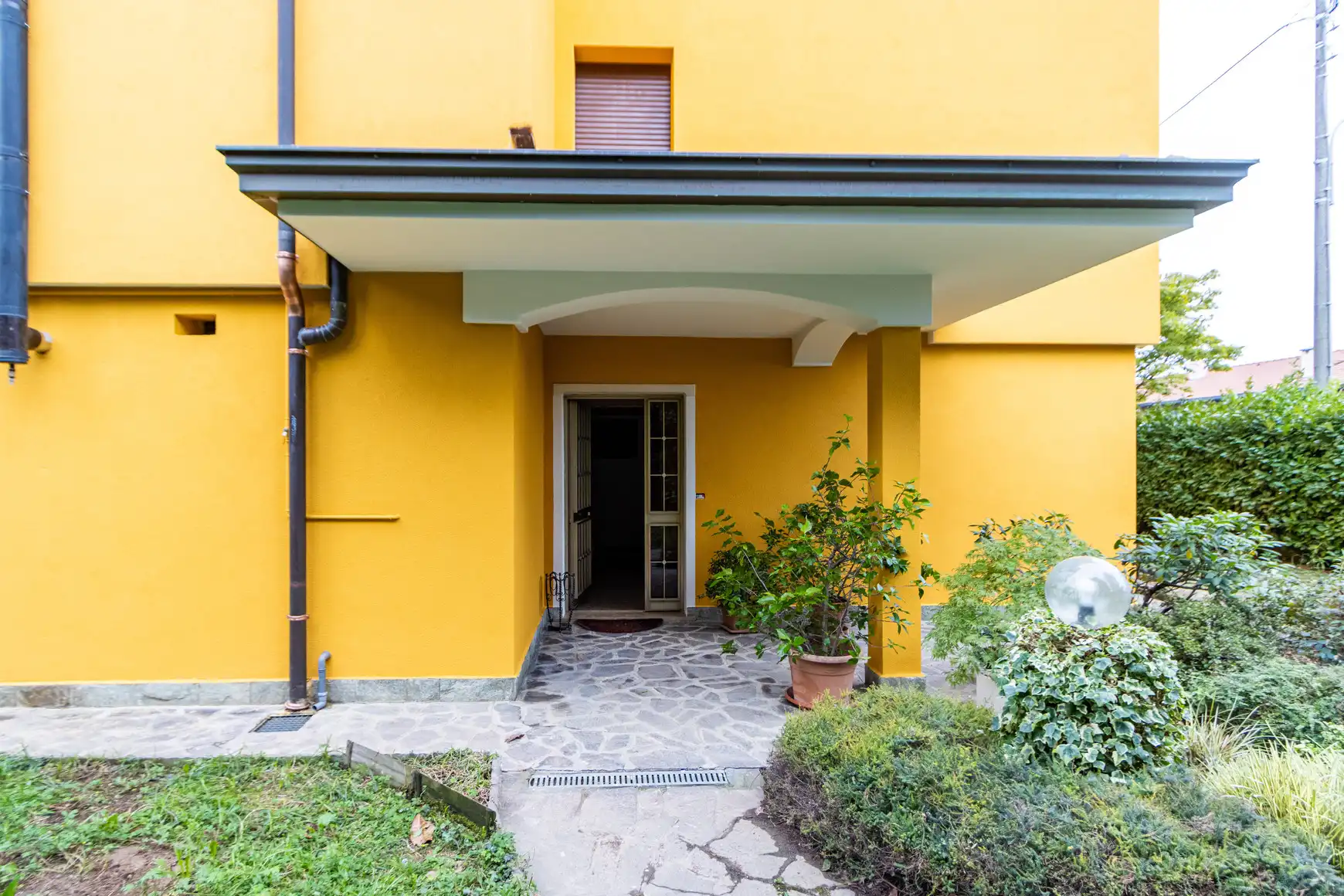 Ampio Trilocale Ristrutturato con Giardino Privato a Missaglia (54)