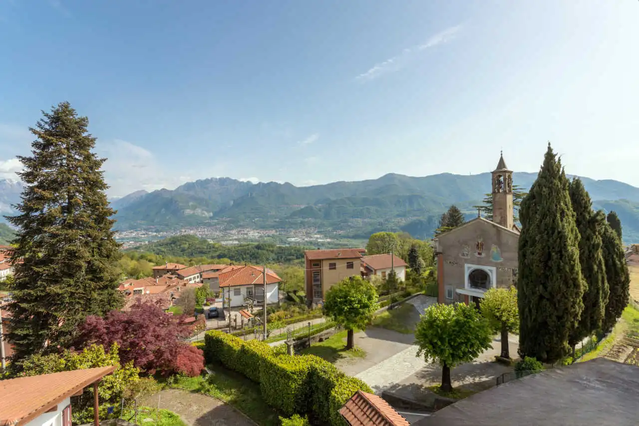 Villa con giardino in vendita a Airuno Lecco panoramica vista lago 15