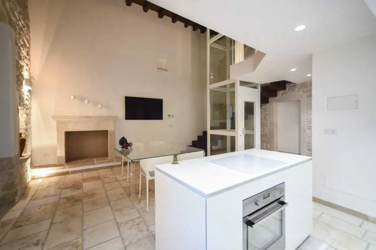 casa-indipendente-in vendita-a-bisceglie-puglia-vista-mare-con-ascensore-ristrutturata (6)