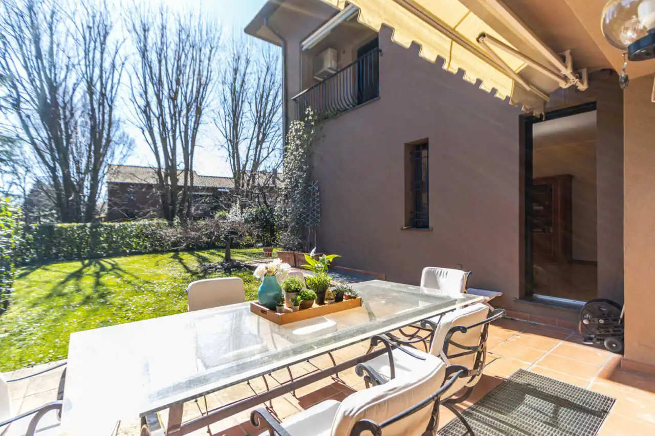 in-vendita-villa-a-schiera-a-lesmo-contesto-esclusivo-con-servizi-riservati-ai-residenti-immobiliare-milano-e-brianza-casa&style (13)