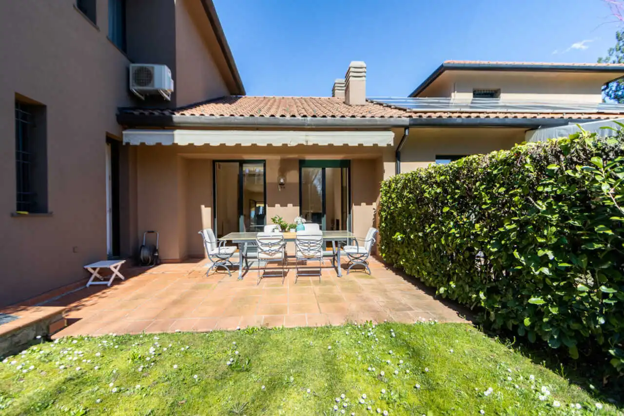 in-vendita-villa-a-schiera-a-lesmo-contesto-esclusivo-con-servizi-riservati-ai-residenti-immobiliare-milano-e-brianza-casa&style (14)