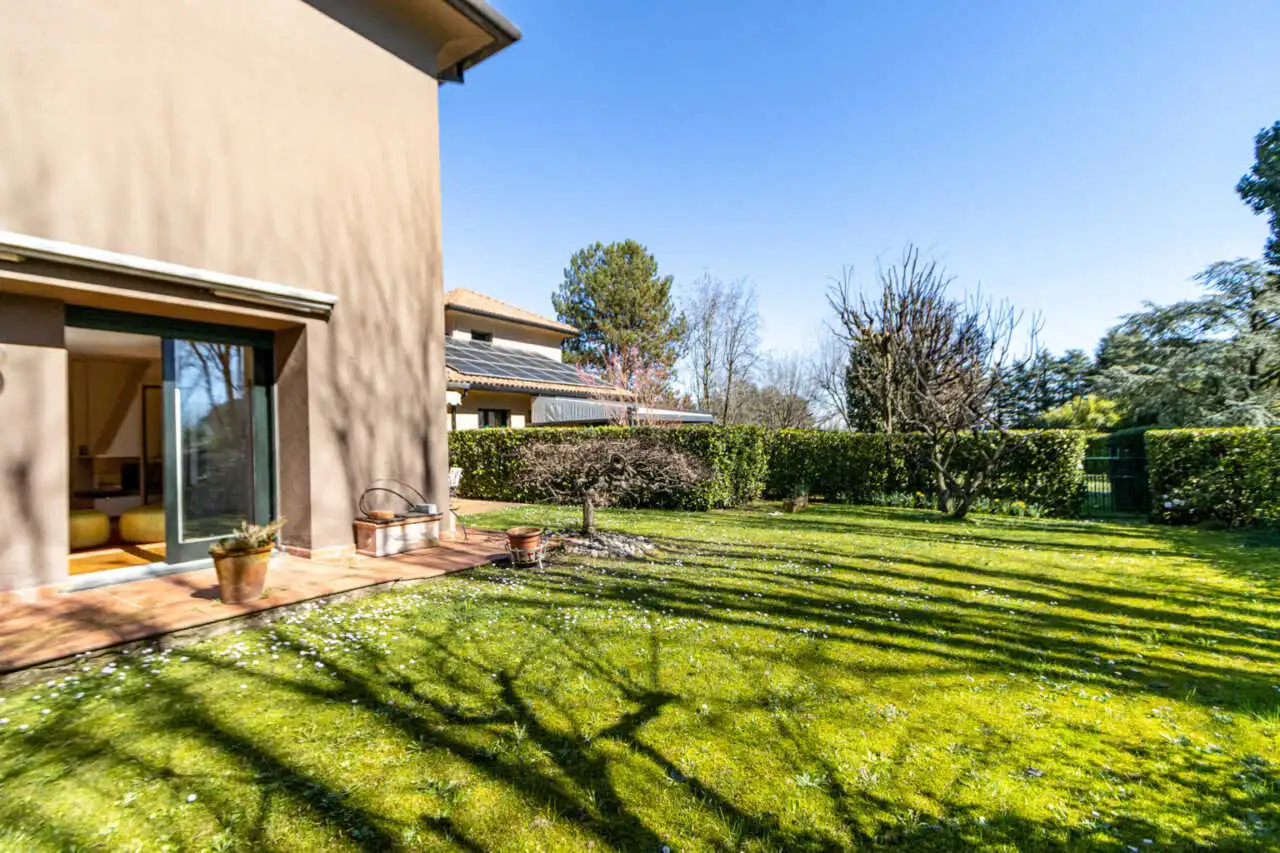 in-vendita-villa-a-schiera-a-lesmo-contesto-esclusivo-con-servizi-riservati-ai-residenti-immobiliare-milano-e-brianza-casa&style (18)