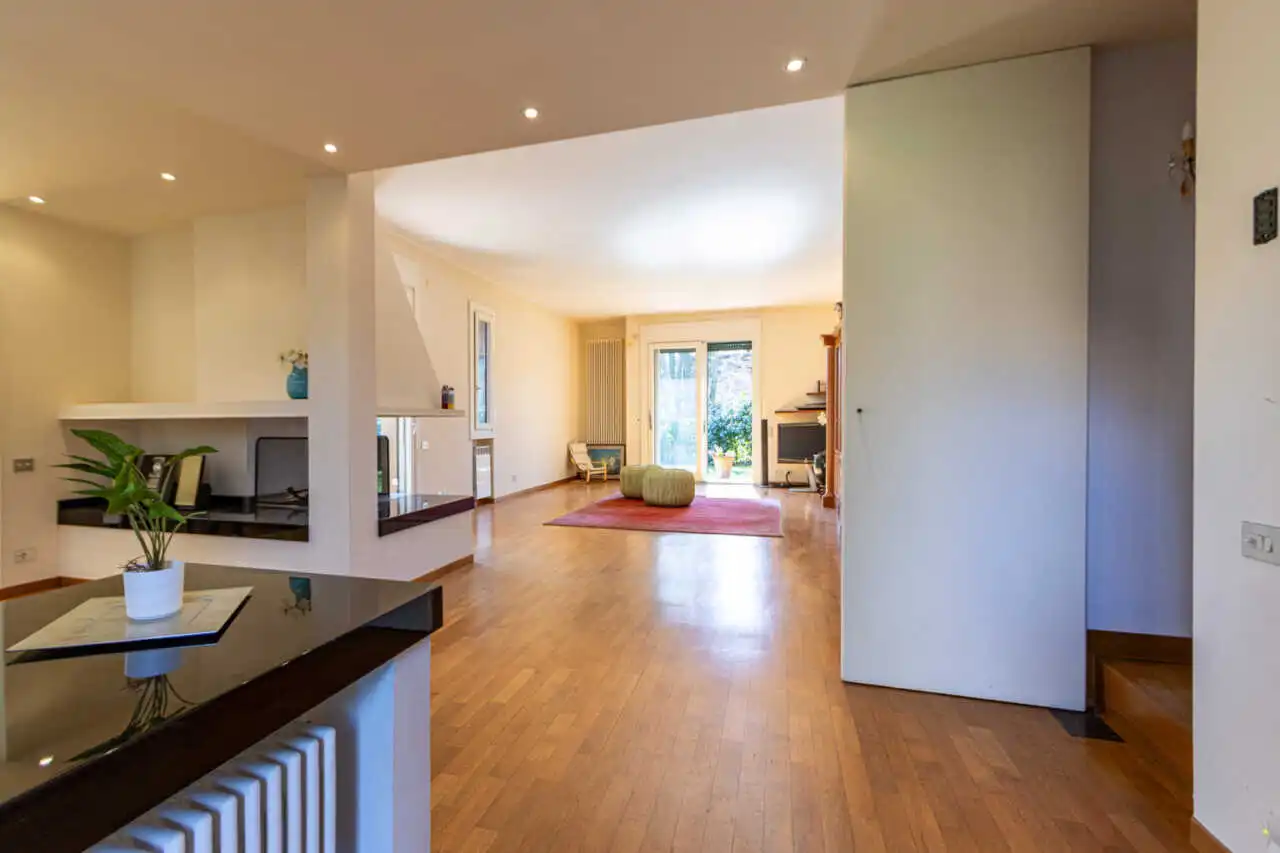in-vendita-villa-a-schiera-a-lesmo-contesto-esclusivo-con-servizi-riservati-ai-residenti-immobiliare-milano-e-brianza-casa&style (3)