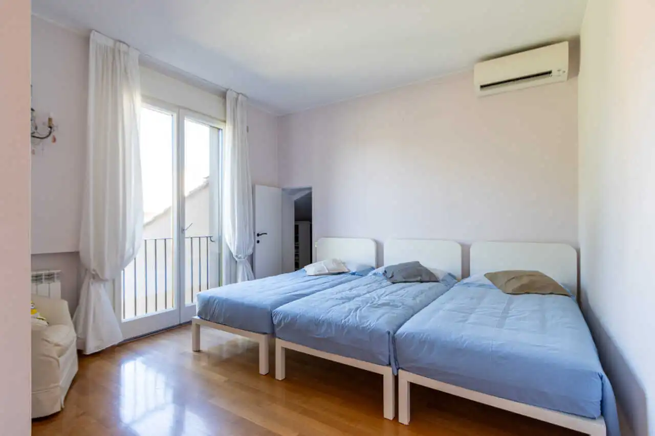 in-vendita-villa-a-schiera-a-lesmo-contesto-esclusivo-con-servizi-riservati-ai-residenti-immobiliare-milano-e-brianza-casa&style (33)