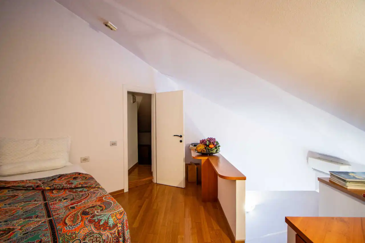 in-vendita-villa-a-schiera-a-lesmo-contesto-esclusivo-con-servizi-riservati-ai-residenti-immobiliare-milano-e-brianza-casa&style (37)