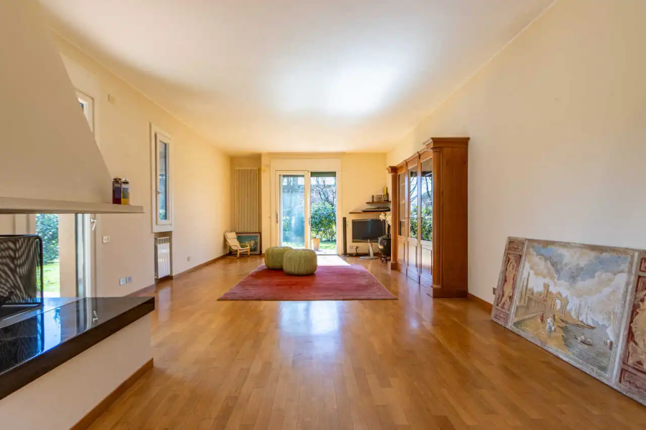 in-vendita-villa-a-schiera-a-lesmo-contesto-esclusivo-con-servizi-riservati-ai-residenti-immobiliare-milano-e-brianza-casa&style (4)