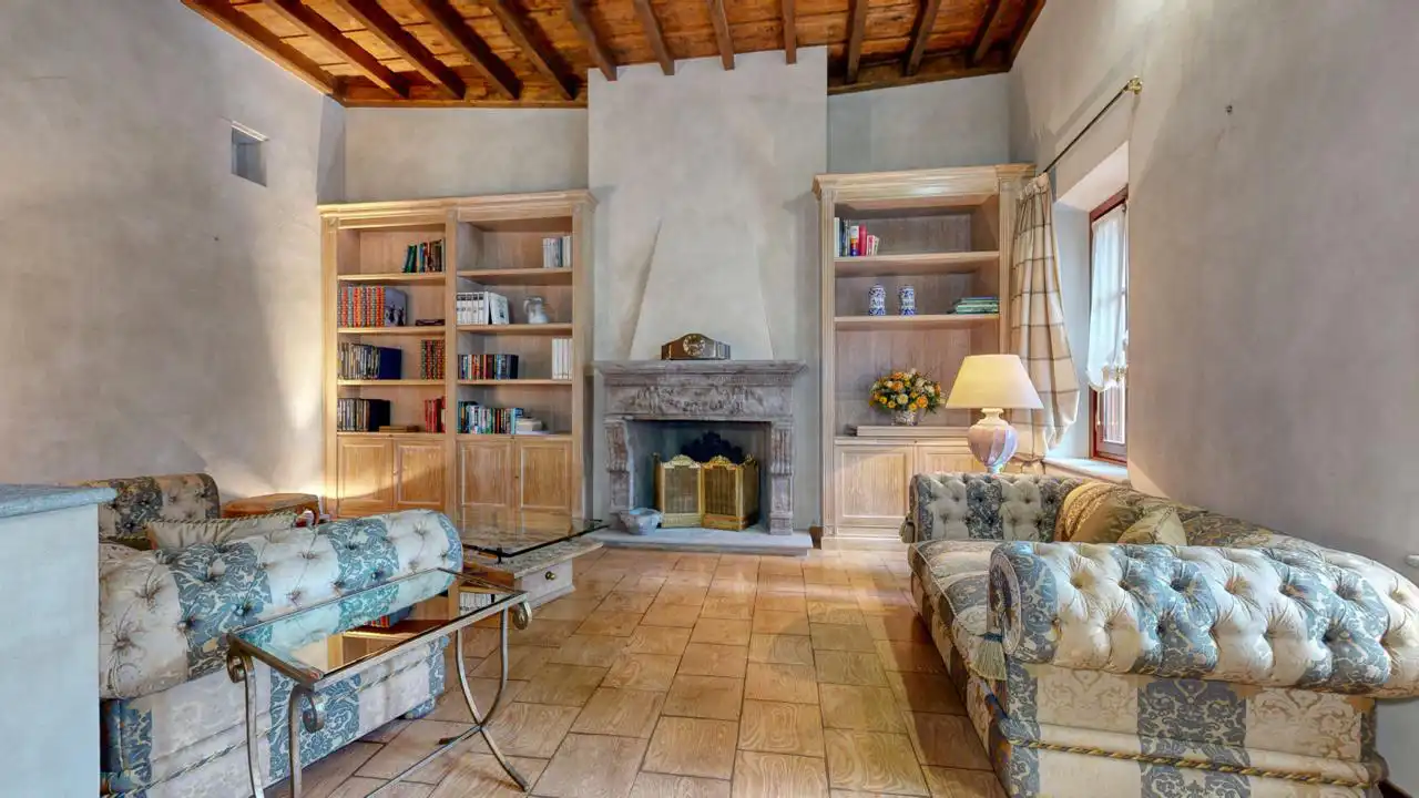 villa-storica-in-vendita-a-corbetta-ala-quattrocentesca-di-villa-frisiani-mereghetti