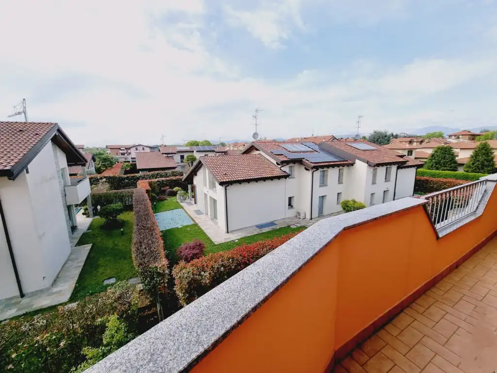 appartamento-in-vendita-a-bernareggio-ultimo-piano-immobiliare-milano-e-brianza-casa&style (2)