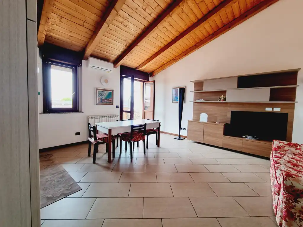 appartamento-in-vendita-a-bernareggio-ultimo-piano-immobiliare-milano-e-brianza-casa&style (8)