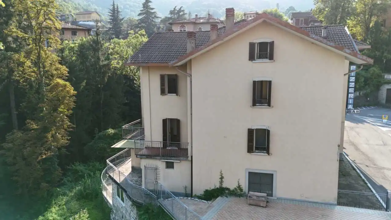 palazzina-in-vendita-a-gaverina-terme-valle-cavallina-bergamo-agenzia-immobiliare-Milano-Brianza-Casa&Style (15)