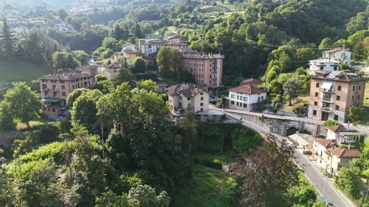 palazzina-in-vendita-a-gaverina-terme-valle-cavallina-bergamo-agenzia-immobiliare-Milano-Brianza-Casa&Style (21)