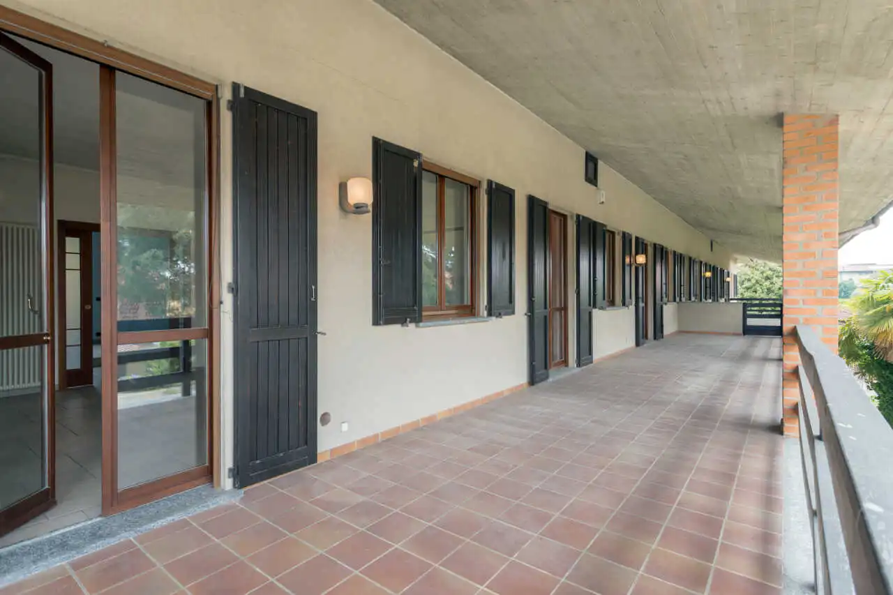 bellusco-casa-indipendente-con-2-appartamenti-e-area-edificabile-agenzia-immobiliare-milano-brianza-casa&style (1)