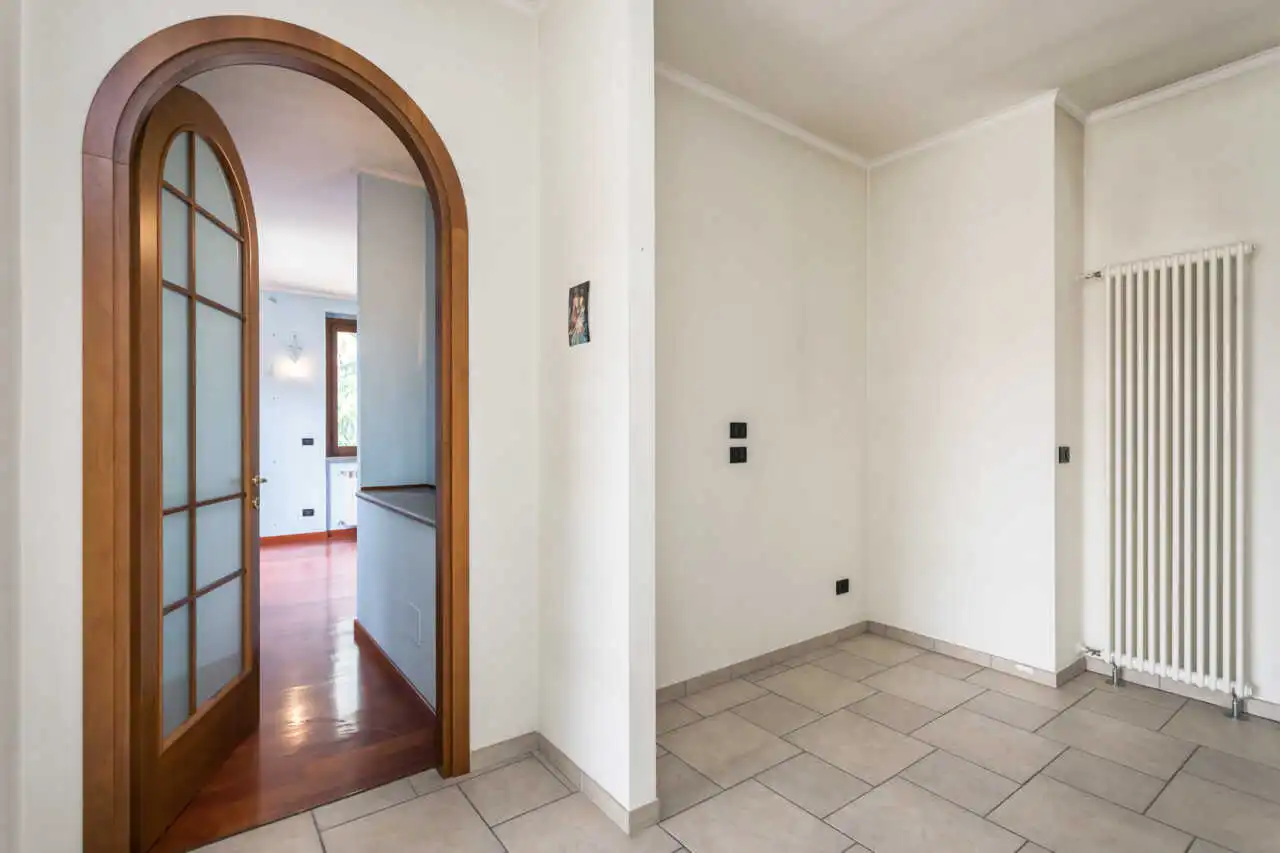 bellusco-casa-indipendente-con-2-appartamenti-e-area-edificabile-agenzia-immobiliare-milano-brianza-casa&style (11)