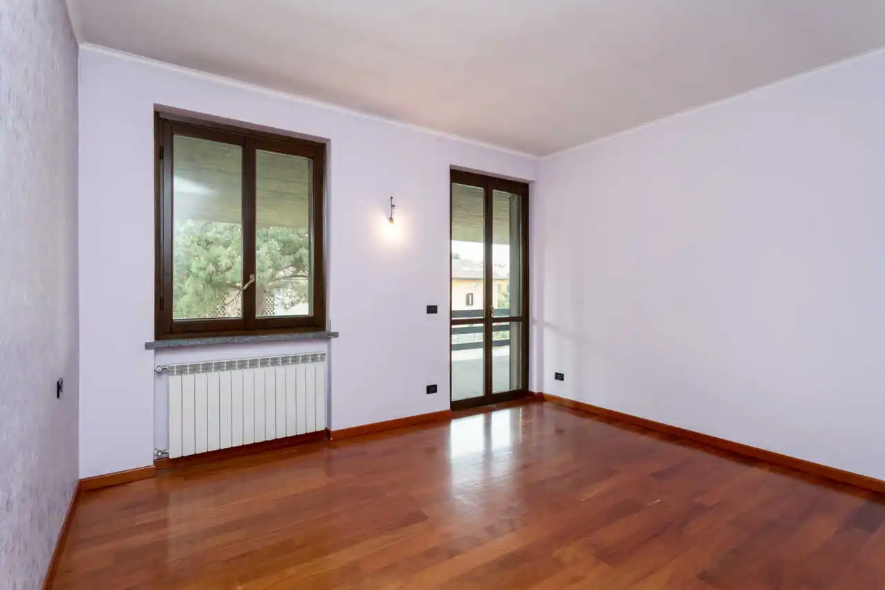 bellusco-casa-indipendente-con-2-appartamenti-e-area-edificabile-agenzia-immobiliare-milano-brianza-casa&style (23)
