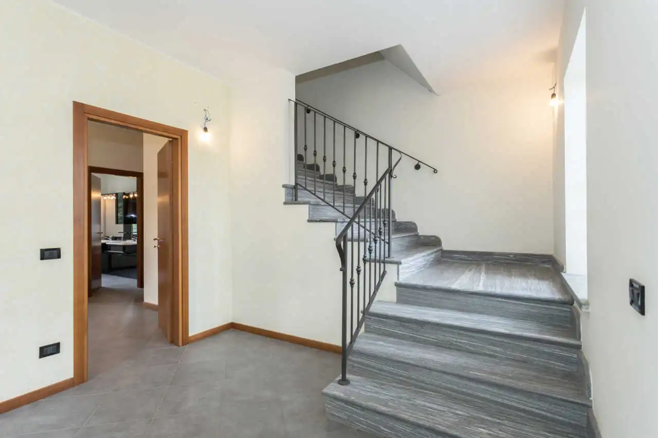 bellusco-casa-indipendente-con-2-appartamenti-e-area-edificabile-agenzia-immobiliare-milano-brianza-casa&style (4)