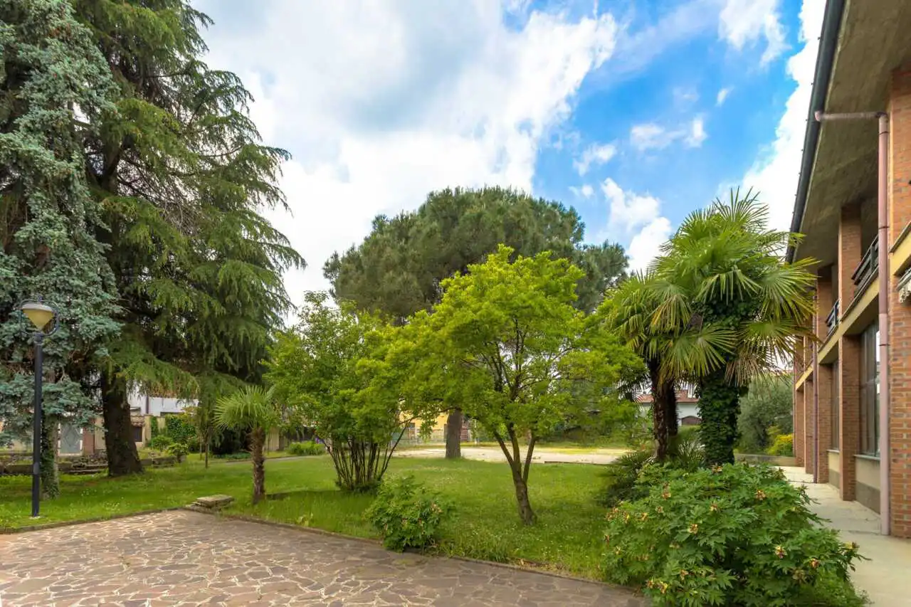 bellusco-casa-indipendente-con-2-appartamenti-e-area-edificabile-agenzia-immobiliare-milano-brianza-casa&style (5)