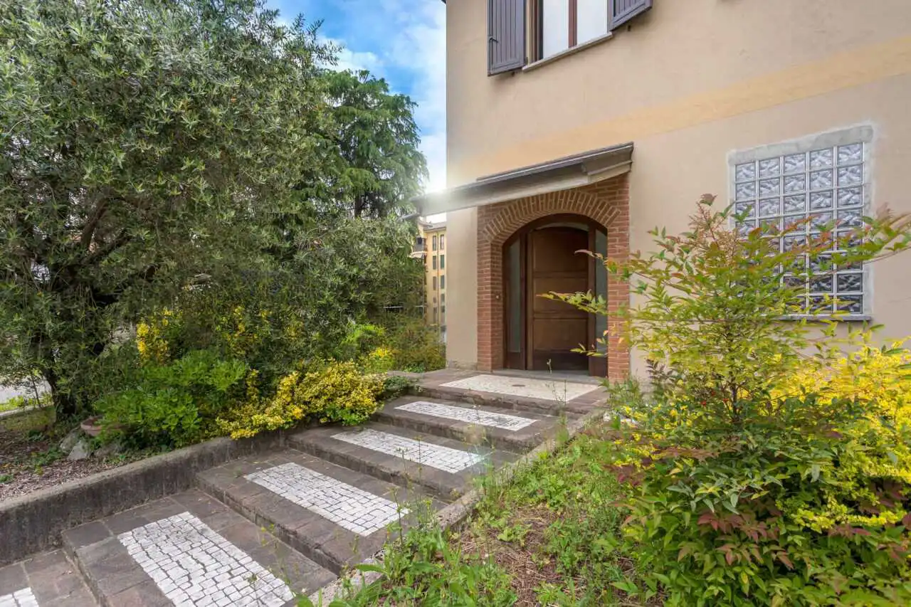 bellusco-casa-indipendente-con-2-appartamenti-e-area-edificabile-agenzia-immobiliare-milano-brianza-casa&style (8)