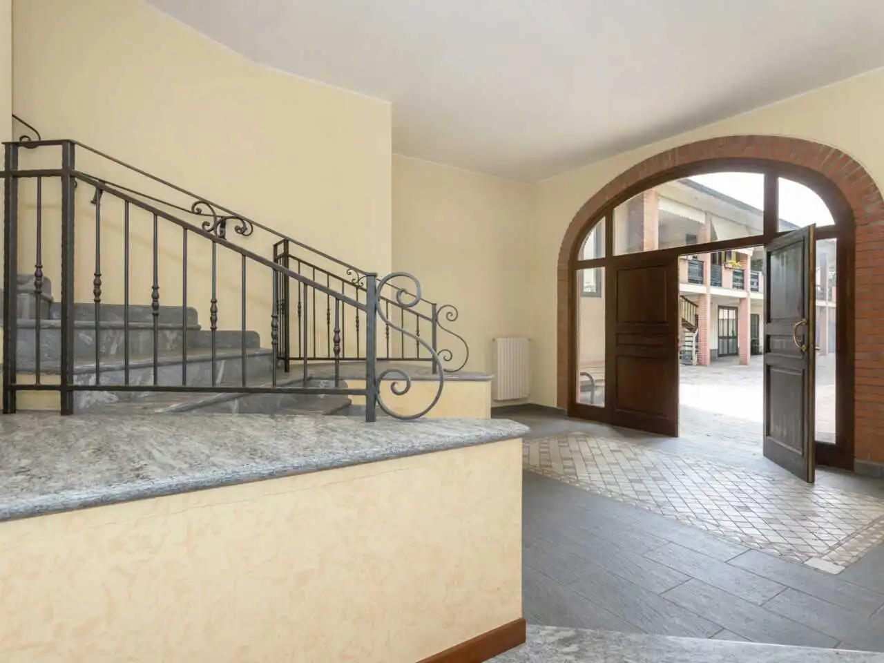 in-vendita-a-bellusco-proprieta-con-2-appartamenti-giardino-deposito (1)