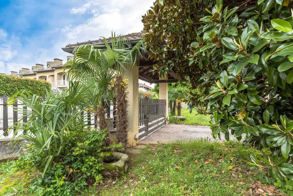 in-vendita-a-bellusco-proprieta-con-2-appartamenti-giardino-deposito-agenzia-immobiliare-milano-brianza-casa&style (11)