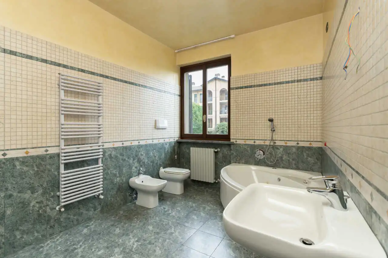 in-vendita-a-bellusco-proprieta-con-2-appartamenti-giardino-deposito-agenzia-immobiliare-milano-brianza-casa&style (11)
