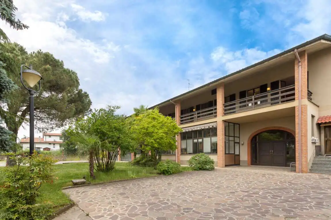 in-vendita-a-bellusco-proprieta-con-2-appartamenti-giardino-deposito-agenzia-immobiliare-milano-brianza-casa&style (12)