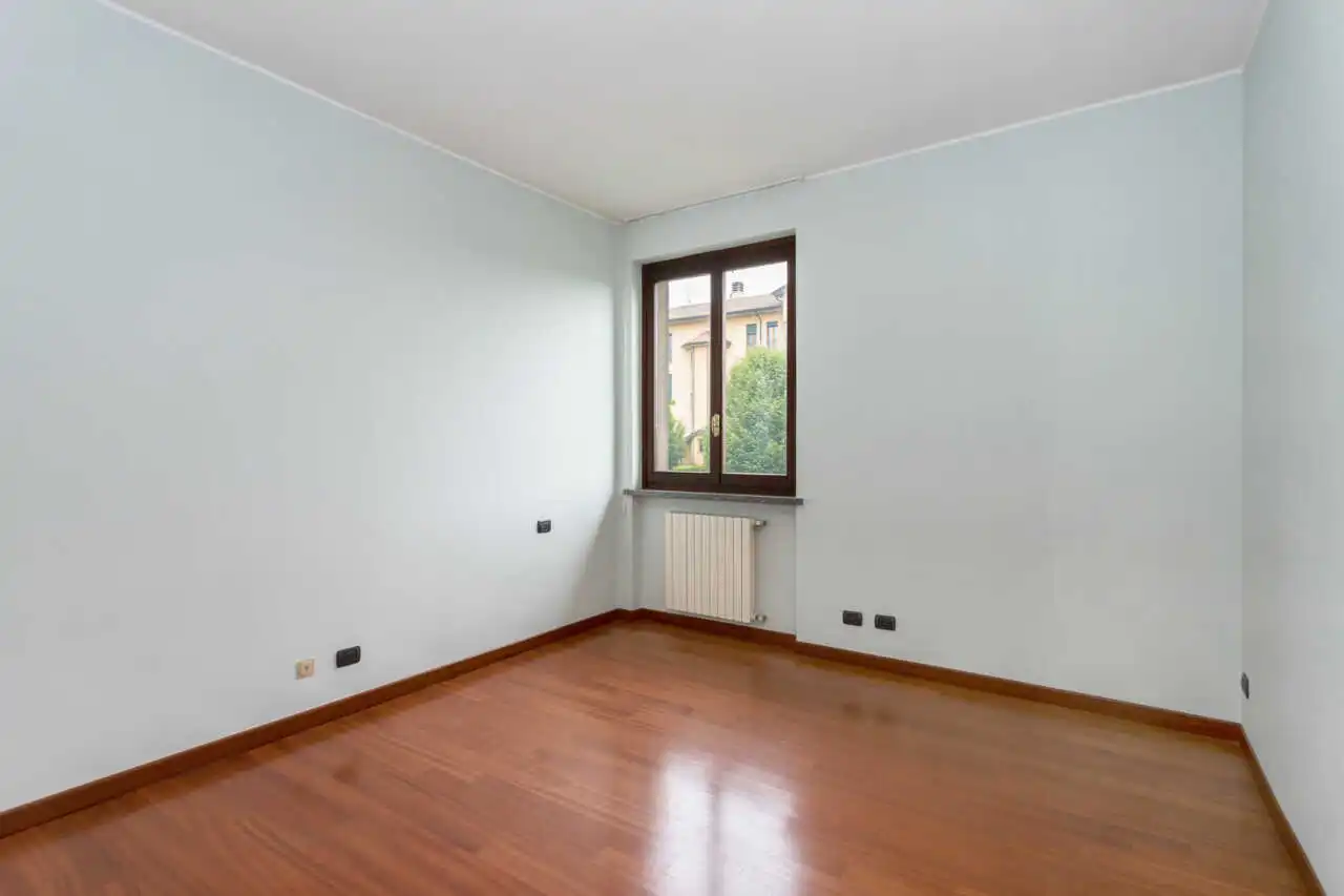 in-vendita-a-bellusco-proprieta-con-2-appartamenti-giardino-deposito-agenzia-immobiliare-milano-brianza-casa&style (13)