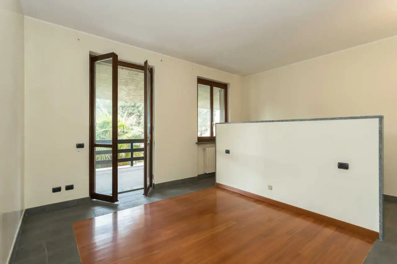 in-vendita-a-bellusco-proprieta-con-2-appartamenti-giardino-deposito-agenzia-immobiliare-milano-brianza-casa&style (16)