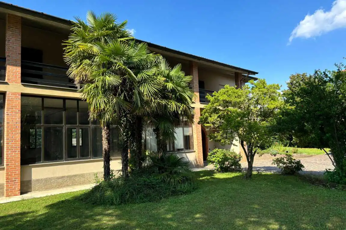 in-vendita-a-bellusco-proprieta-con-2-appartamenti-giardino-deposito-agenzia-immobiliare-milano-brianza-casa&style (5)