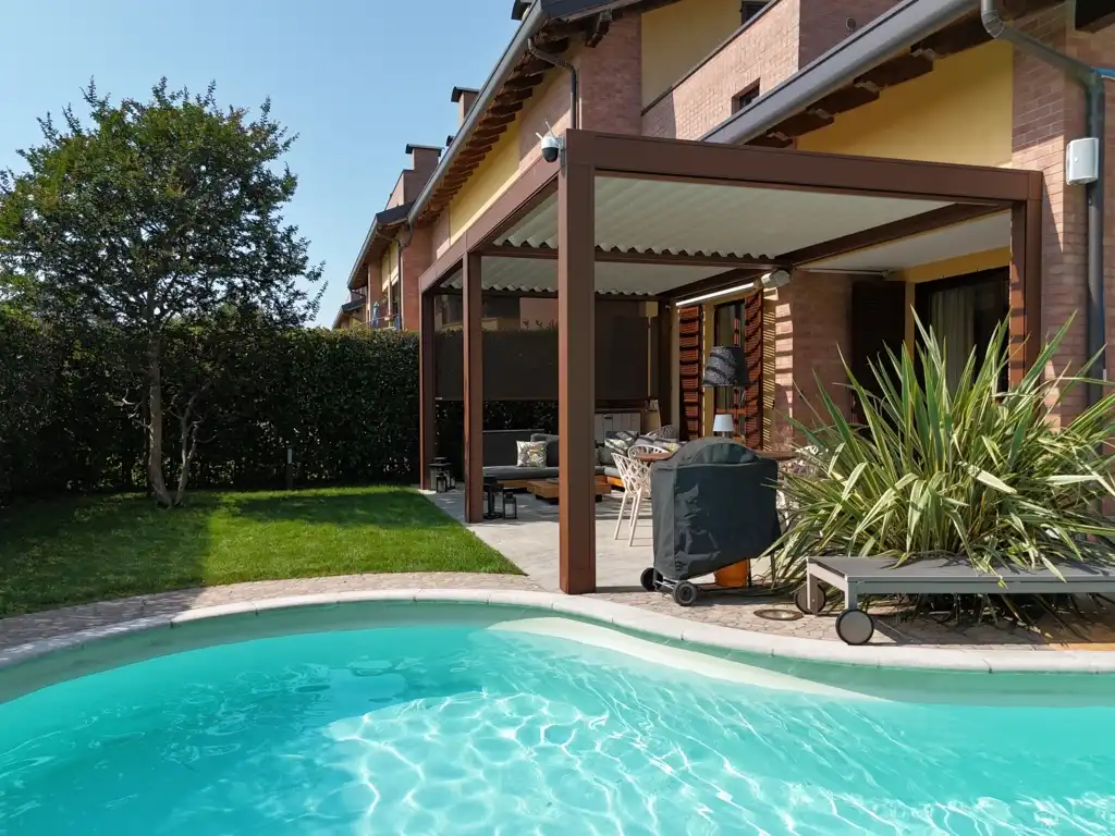 splendida-villa-con-piscina-in-vendita-a-usmate-velate-agenzia-immobiliare-milano-brianza-casa&style (1)