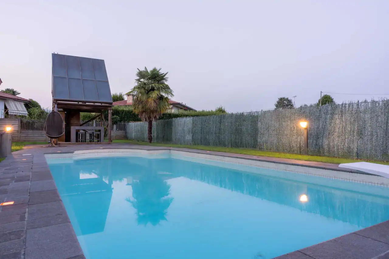 splendida-villa-con-piscina-in-vendita-a-usmate-velate-agenzia-immobiliare-milano-brianza-casa&style (13)